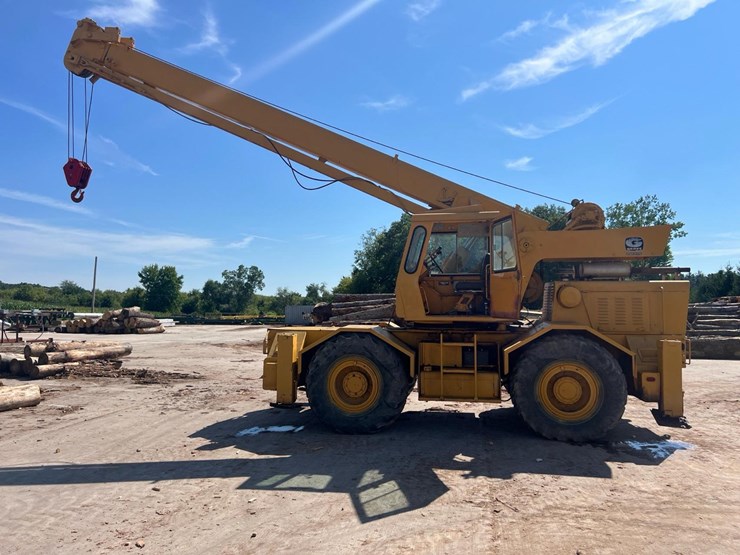 #134-•-1977-grover-rt620s-rough-terrain-crane-image-2