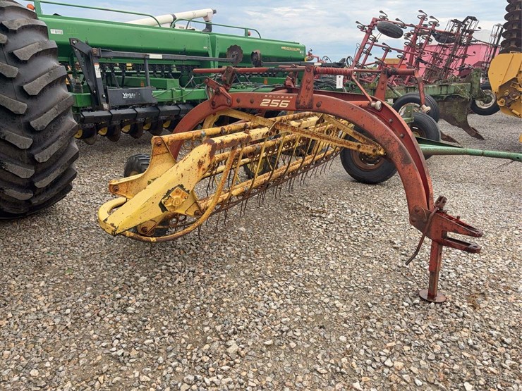 new-holland-256-image-2