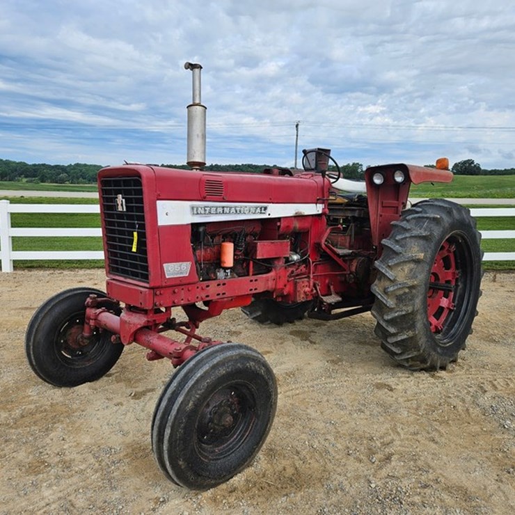 #53 • Interantional 656 Farmall Tractor