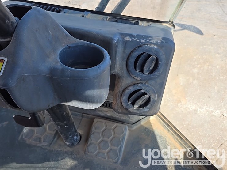 2020-caterpillar-cs56b-image-35