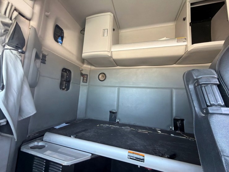 2015-kenworth-t880-image-13