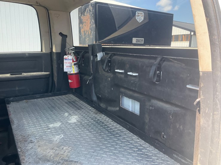 2012-dodge-3500-image-24
