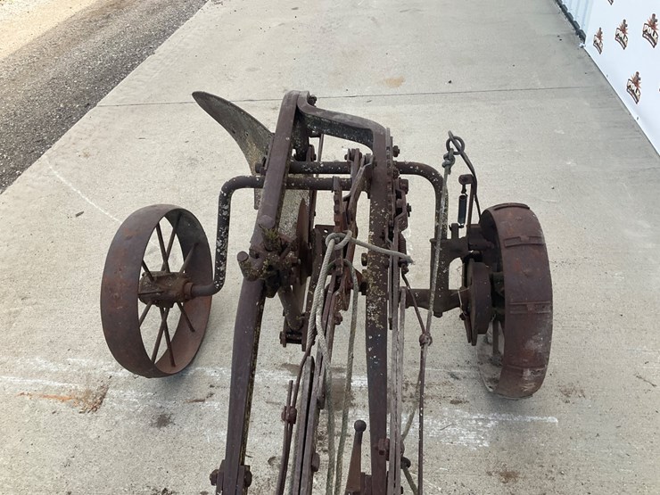 #5302-•-antique-pull-type-plow-image-4