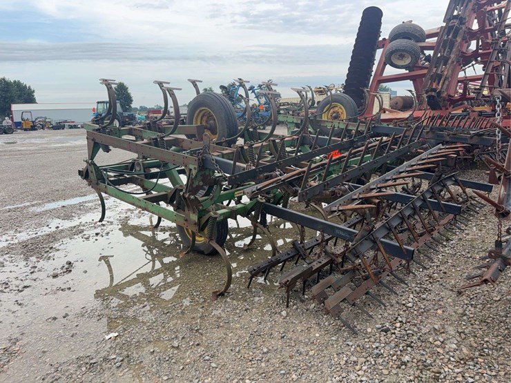 john-deere-field-cultivator,-c-shank,-5-bar-harrow,-25ft-image-10