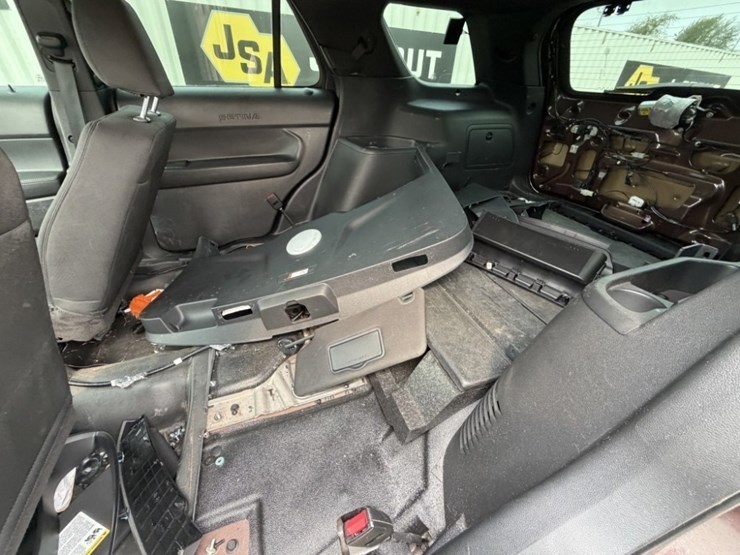 2017-ford-explorer-image-22