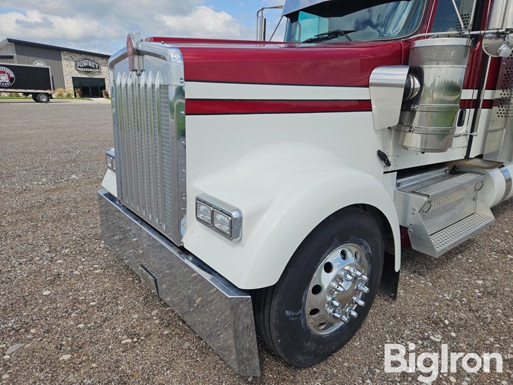 2024-kenworth-w900-image-9