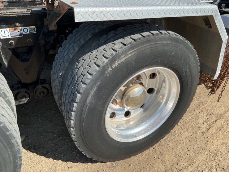2013-kenworth-t800-image-29