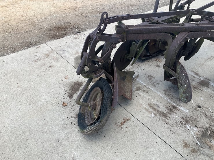 #5307-•-antique-2-bottom-pull-type-moldboard-plow-image-4