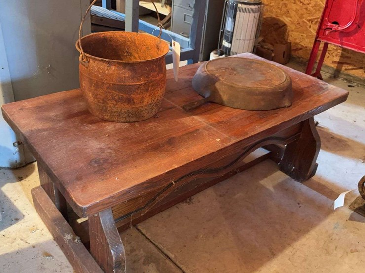 coffee-table-and-cast-iron-cooking-items-image-1