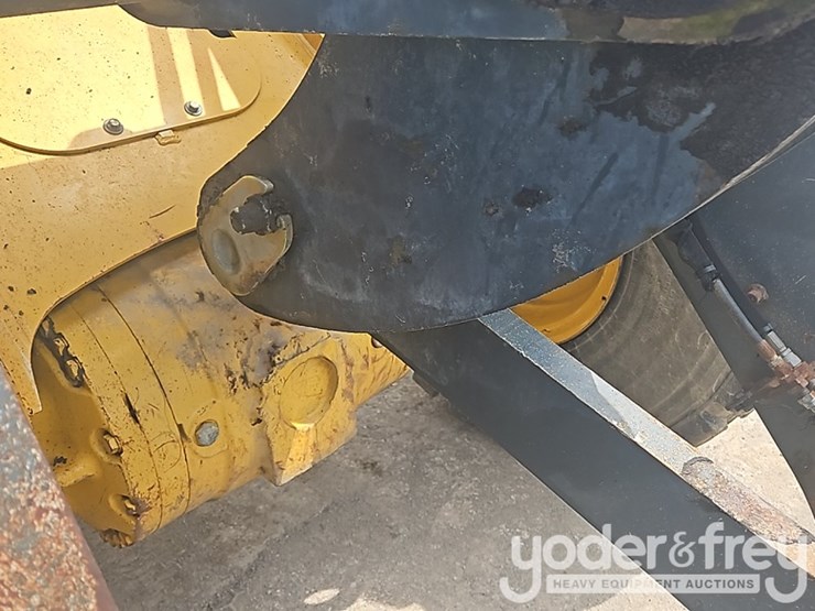 2014-deere-624k-image-24