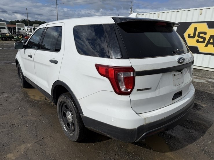 2017-ford-explorer-image-6