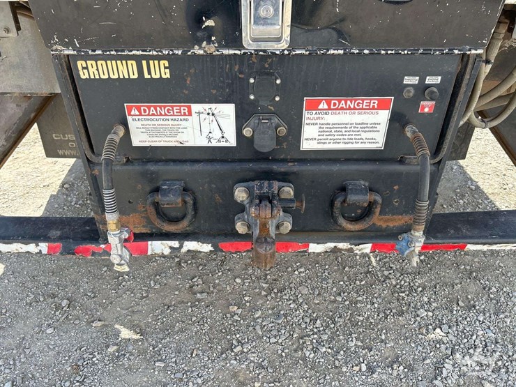 2020-freightliner-m2-106-image-27