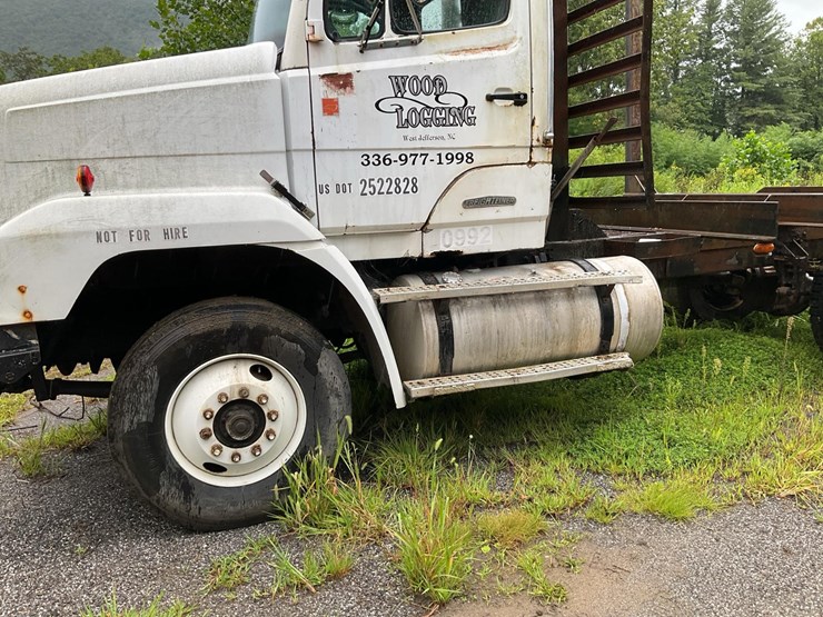 #141-•-1988-freightliner-log-truck-image-22