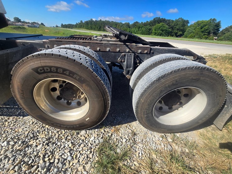 1995-peterbilt-379-image-75