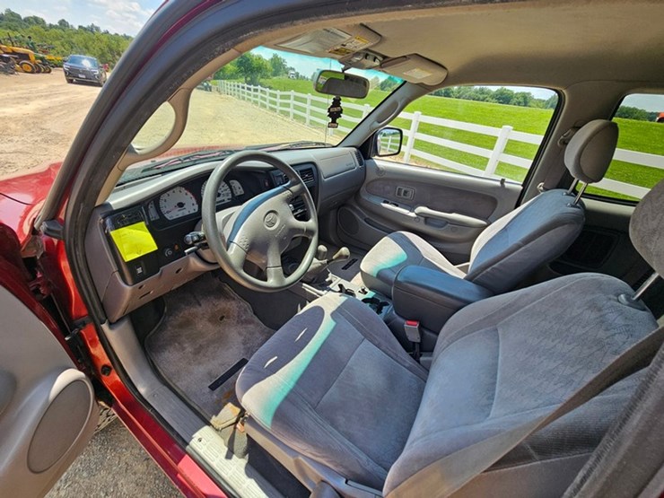 #25-•-2002-toyota-4x4-pickup-truck-image-23