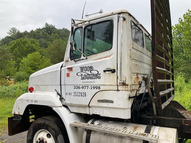 #141-•-1988-freightliner-log-truck-image-23
