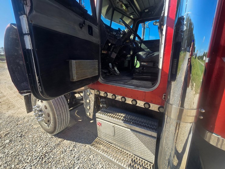 1995-peterbilt-379-image-51