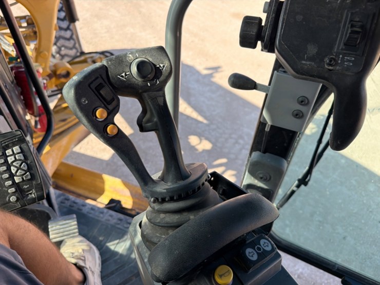2018-caterpillar-140m3-image-18