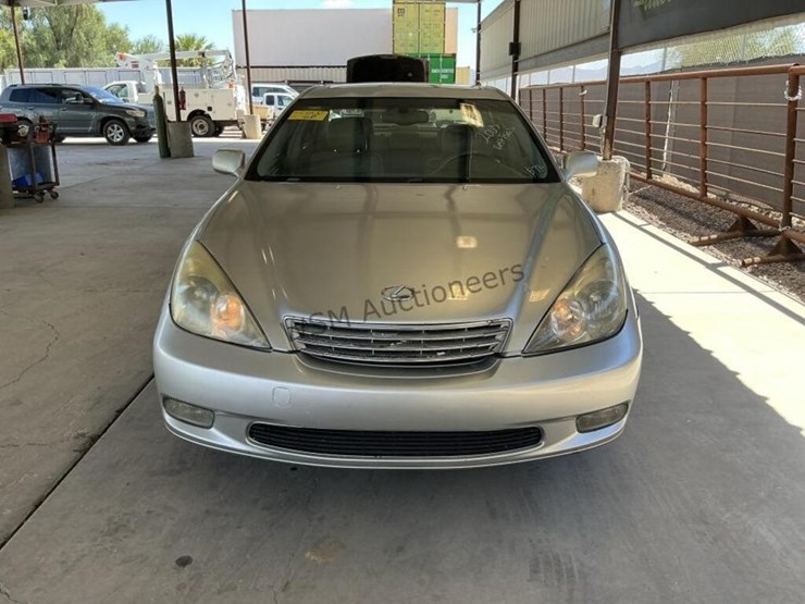 2003-lexus-es-300-sdn-image-3