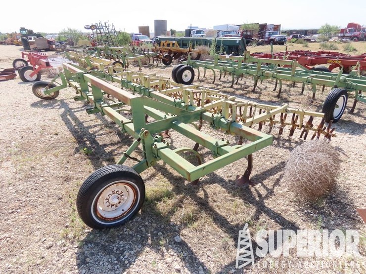 massey-ferguson-8-image-1