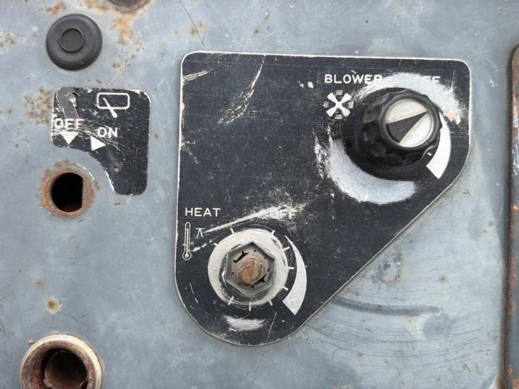 1990-deere-444e-image-49