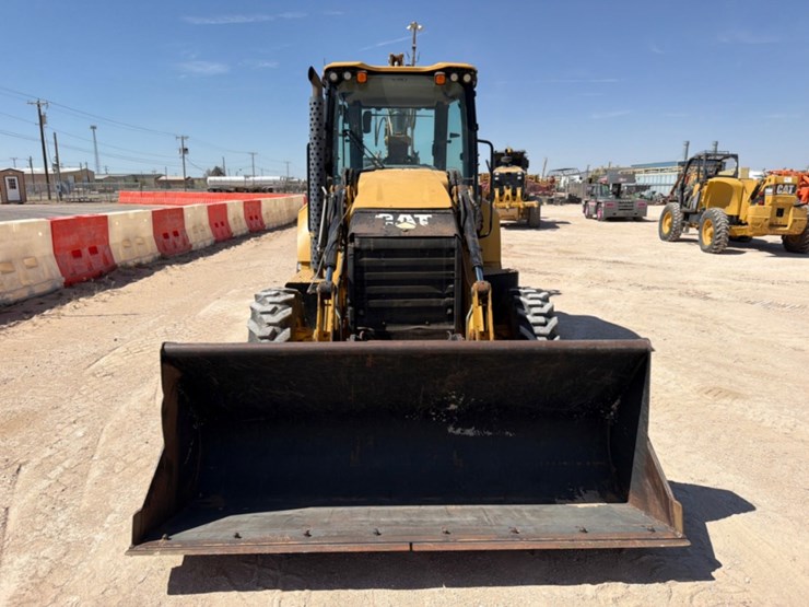 2021-caterpillar-420f2-it-image-3