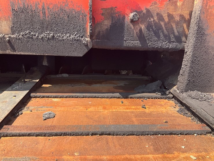 #1675-•-leeboy-tracked-asphalt-paver-image-29
