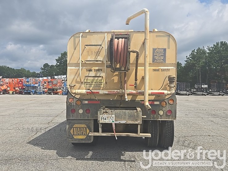 2013-freightliner-m2-106-image-4