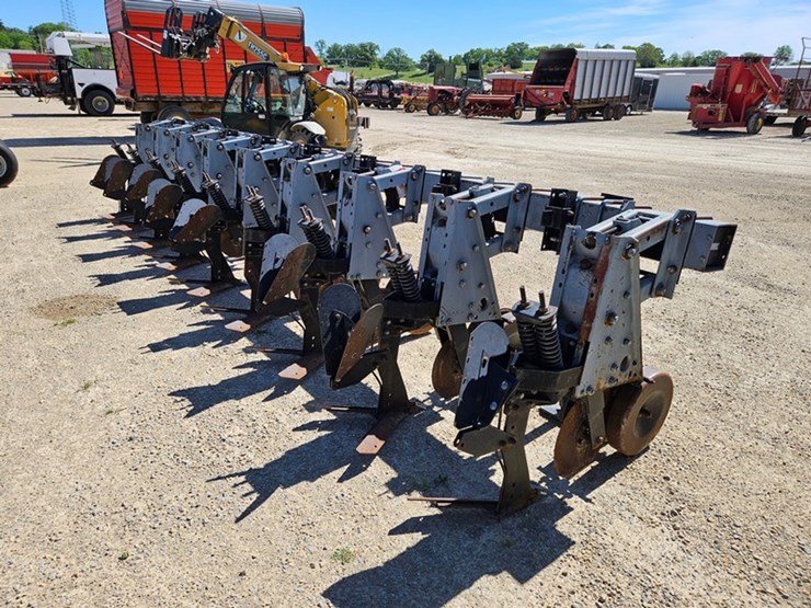 #80-•-hiniker-3pt-8-row-30"-cultivator-image-5