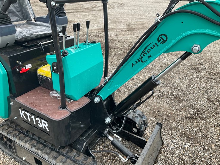 #1603-•-cfg-kt13r-mini-excavator-image-31