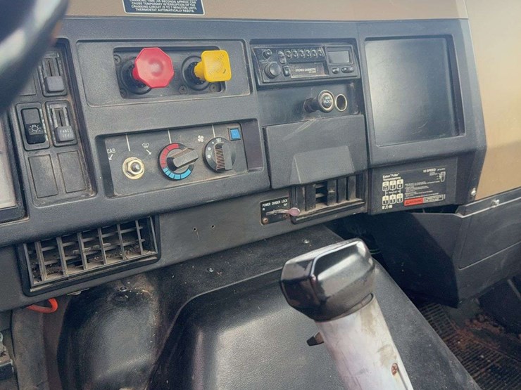 1995-international-8200-image-17