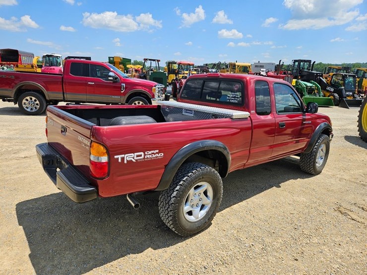 #25-•-2002-toyota-4x4-pickup-truck-image-5
