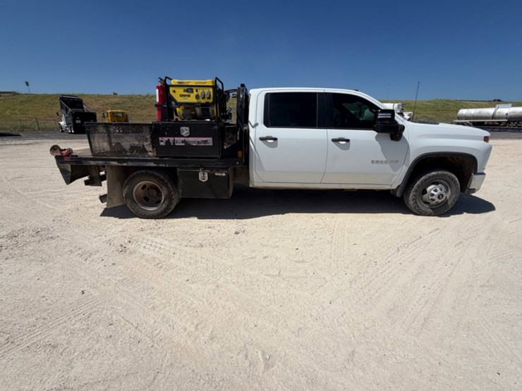 2022-chevrolet-3500hd-image-4