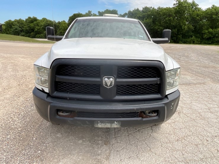 2018-dodge-3500-image-2