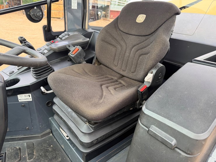 2023-john-deere-g-image-41