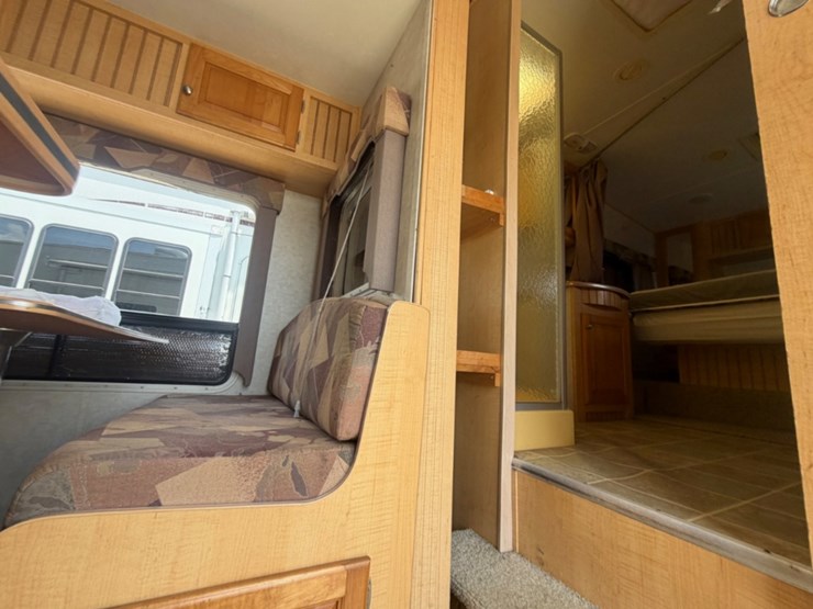 2005-trail-lite-bay-hauler-fifth-wheel-image-10