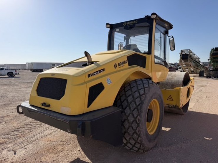 2022-bomag-bw213d-5-image-6