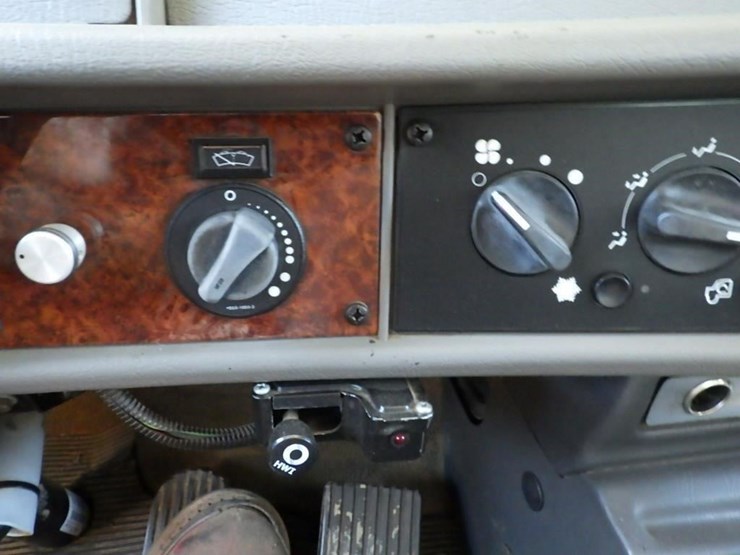 2006-kenworth-t300-image-39