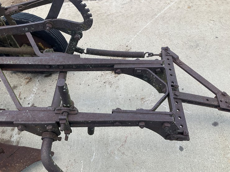 #5307-•-antique-2-bottom-pull-type-moldboard-plow-image-8