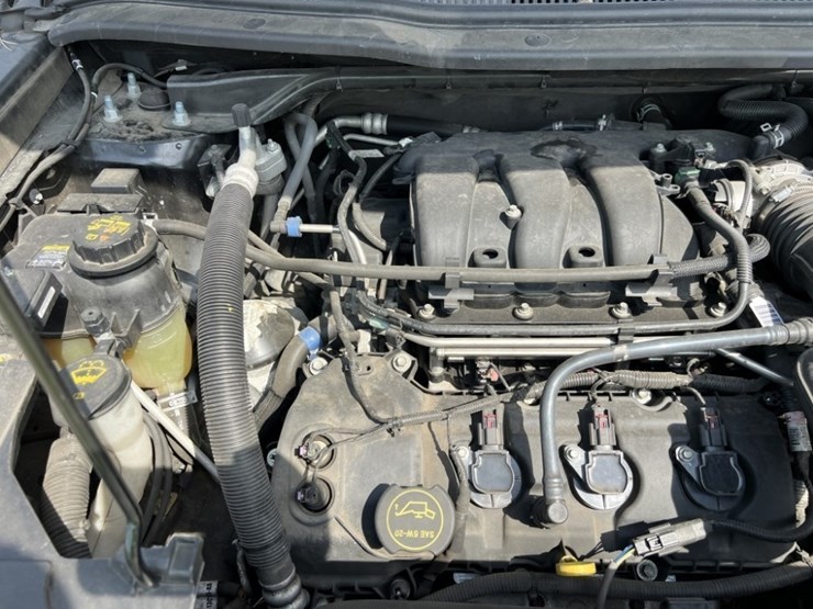 2016-ford-explorer-image-40