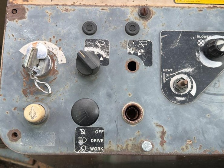 1990-deere-444e-image-48