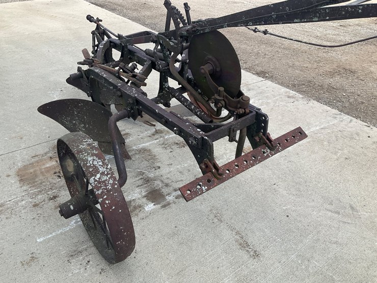 #5303-•-antique-2-bottom-pull-type-moldboard-plow-on-steel-wheels-image-7