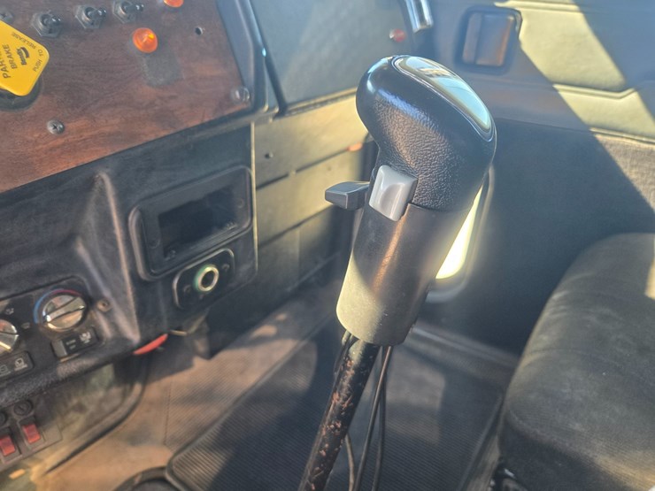 1995-peterbilt-379-image-59