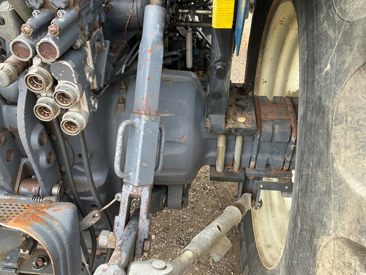 new-holland-ts100-image-36