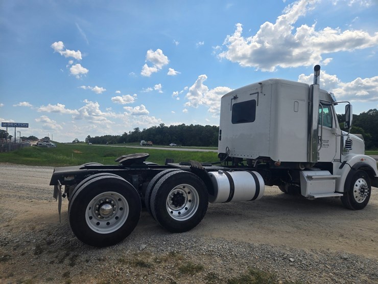 2017-freightliner-122sd-image-17