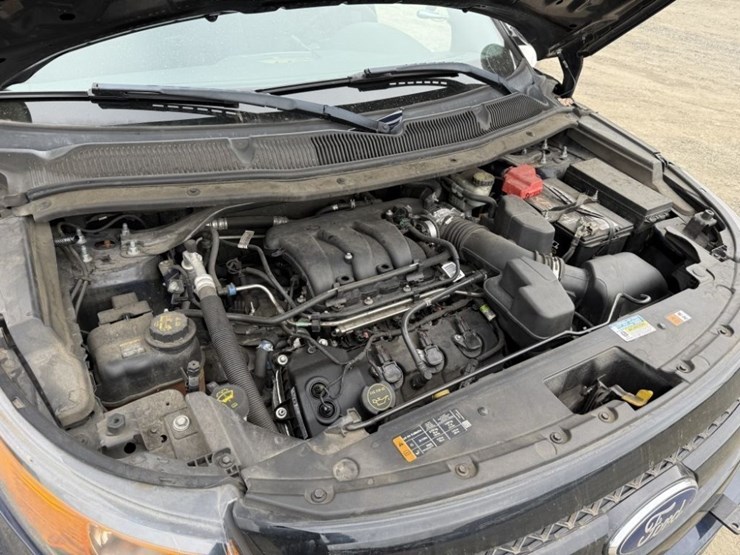 2015-ford-explorer-image-18