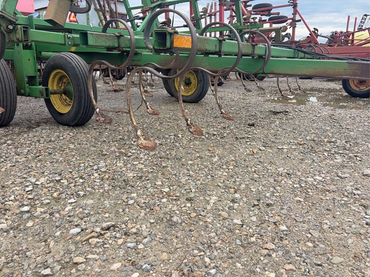 2025-john-deere-960-image-4