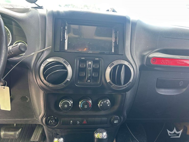 2013-jeep-wrangler-image-15