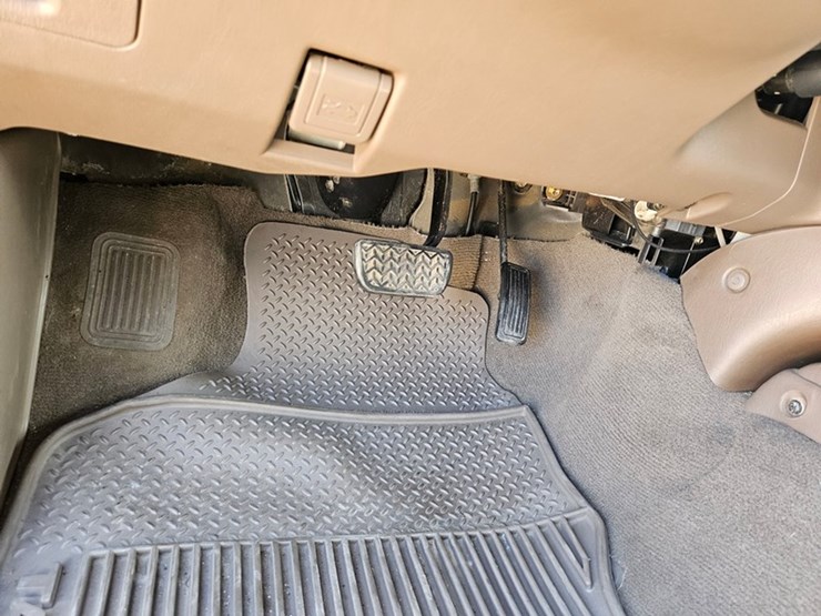 2004-toyota-tacoma-image-36