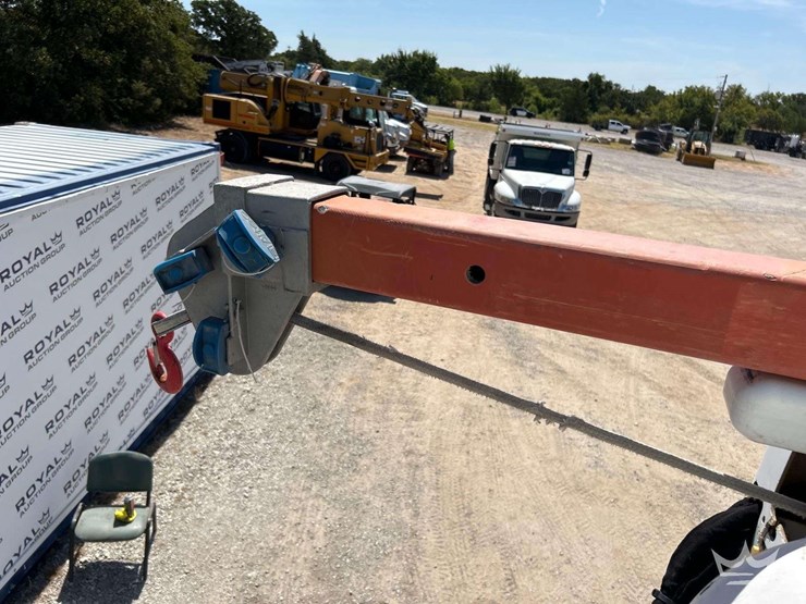 2019-freightliner-m2-106-image-39